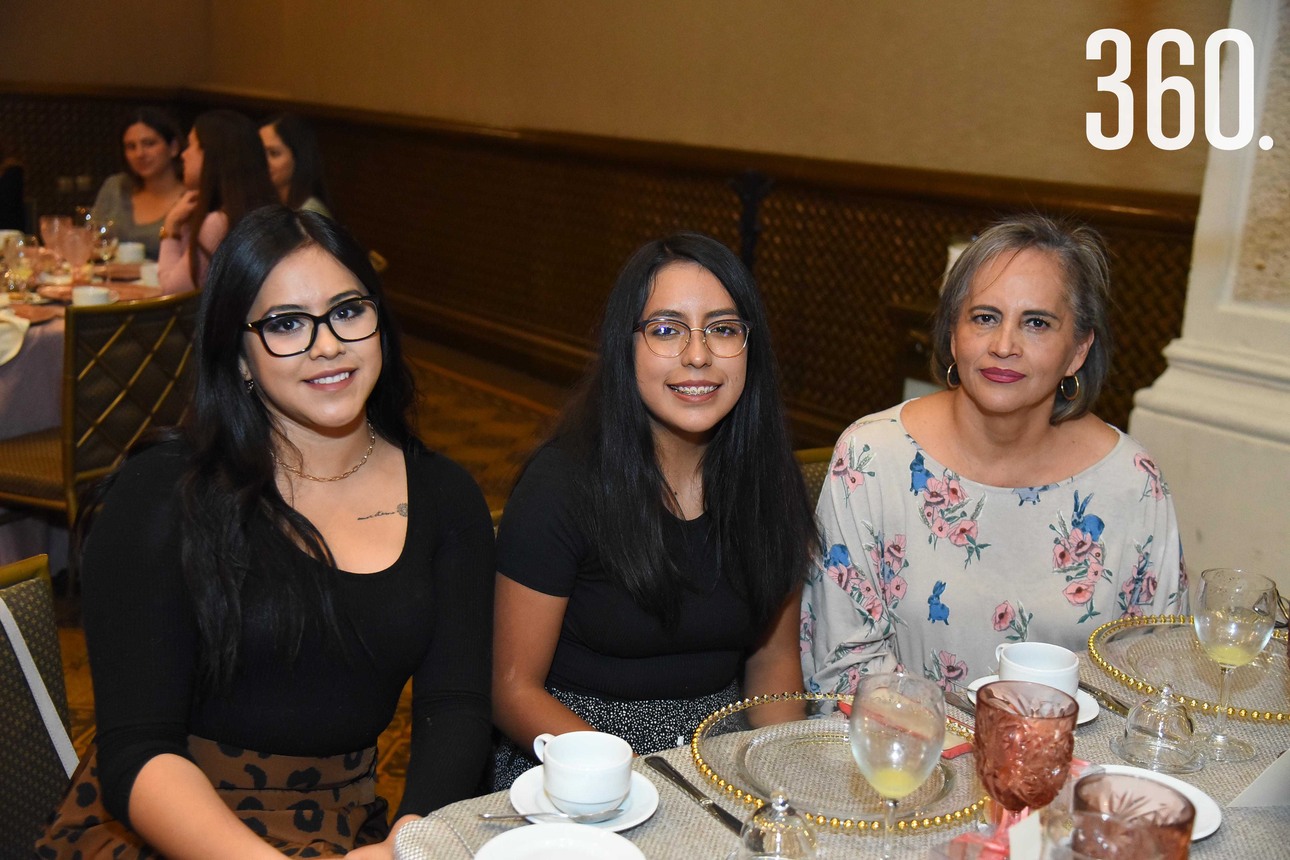 Mariana Castillo, Paola Castillo y Griselda Guillen.