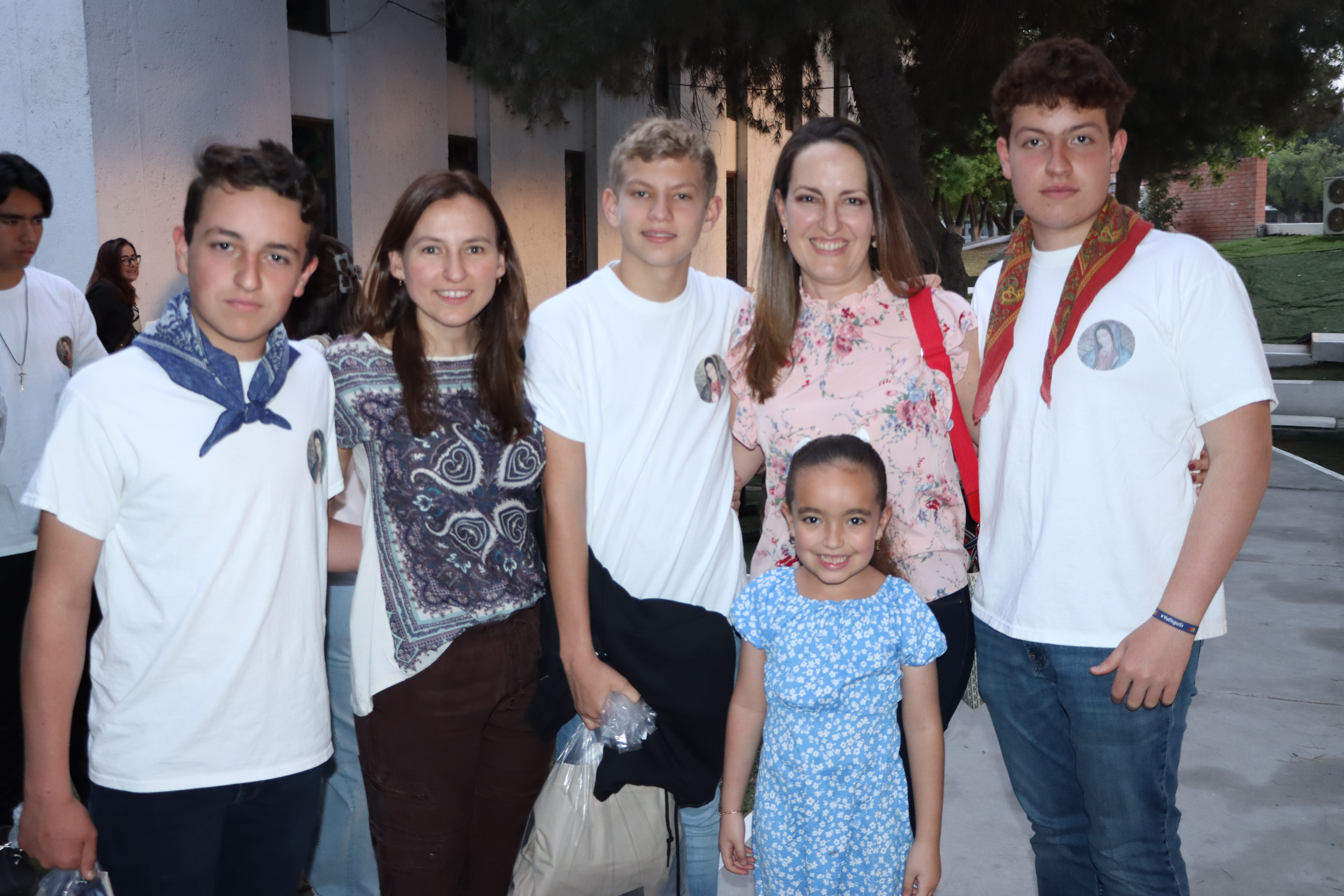 Joquaquín Valdés, Maru Martínez, Adrián Rangel, Vicky Viesca, Elena Valdés y Eugenio Valdés.