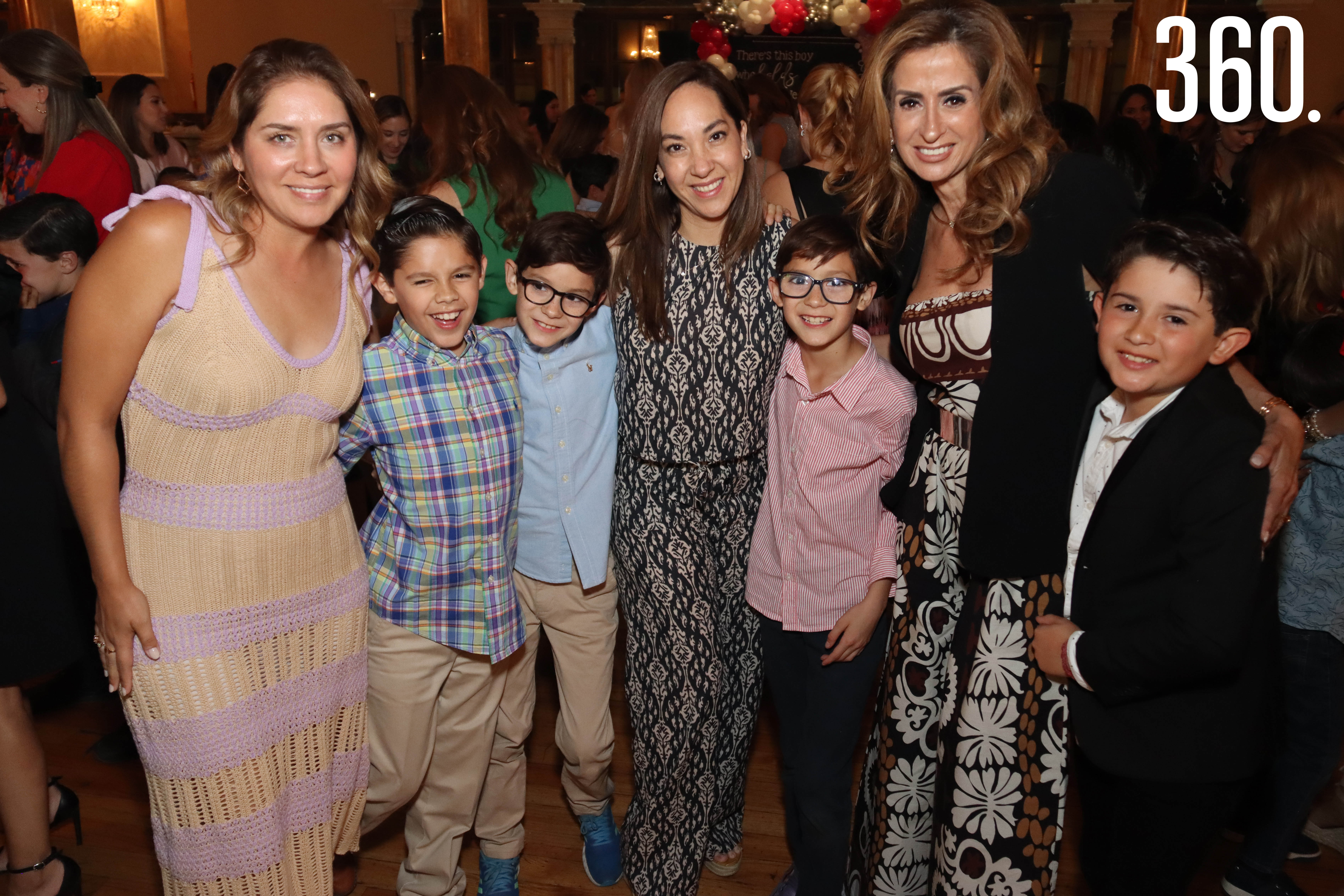 Elis Medina, Jorge López, José Carlos, Gabriela y Gabriel Cabello acompañados por Nancy Richards y Armando Güitrón.