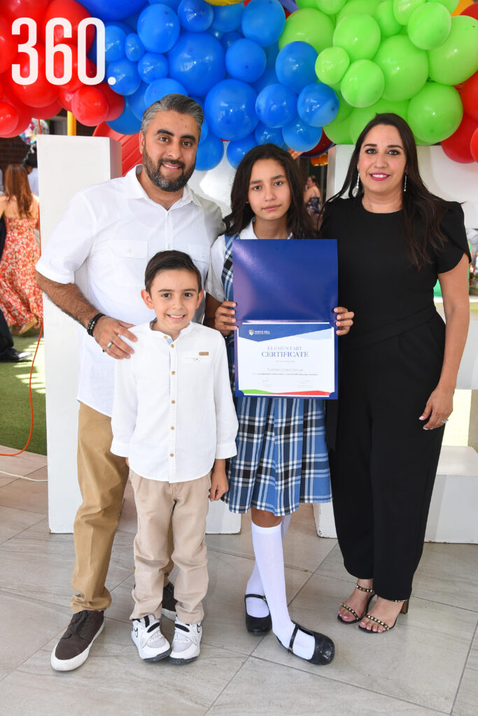 Homero Gómez y Laria García con Loretta y Homero Gómez.