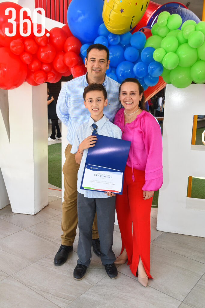 Luis González, Alejandra Cernuda y Luis Santiago González.