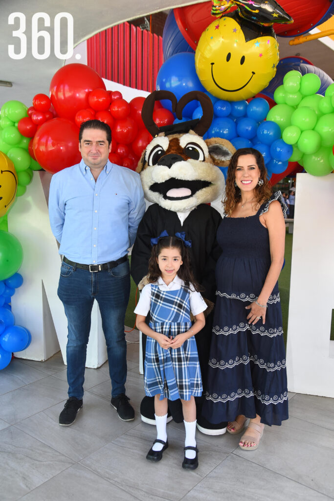 Vicente Quiroga, Denise Díaz y Paola Quiroga.