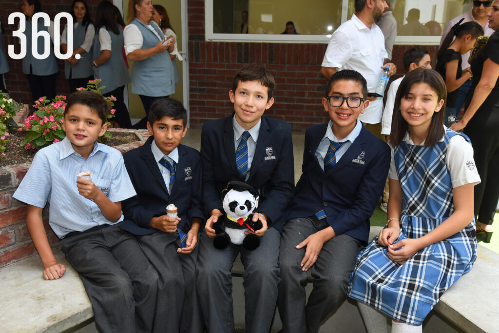 Esteban Alvarado, Roberto García, Alejandro Baena, Leonardo Barahona y Samantha Torres.