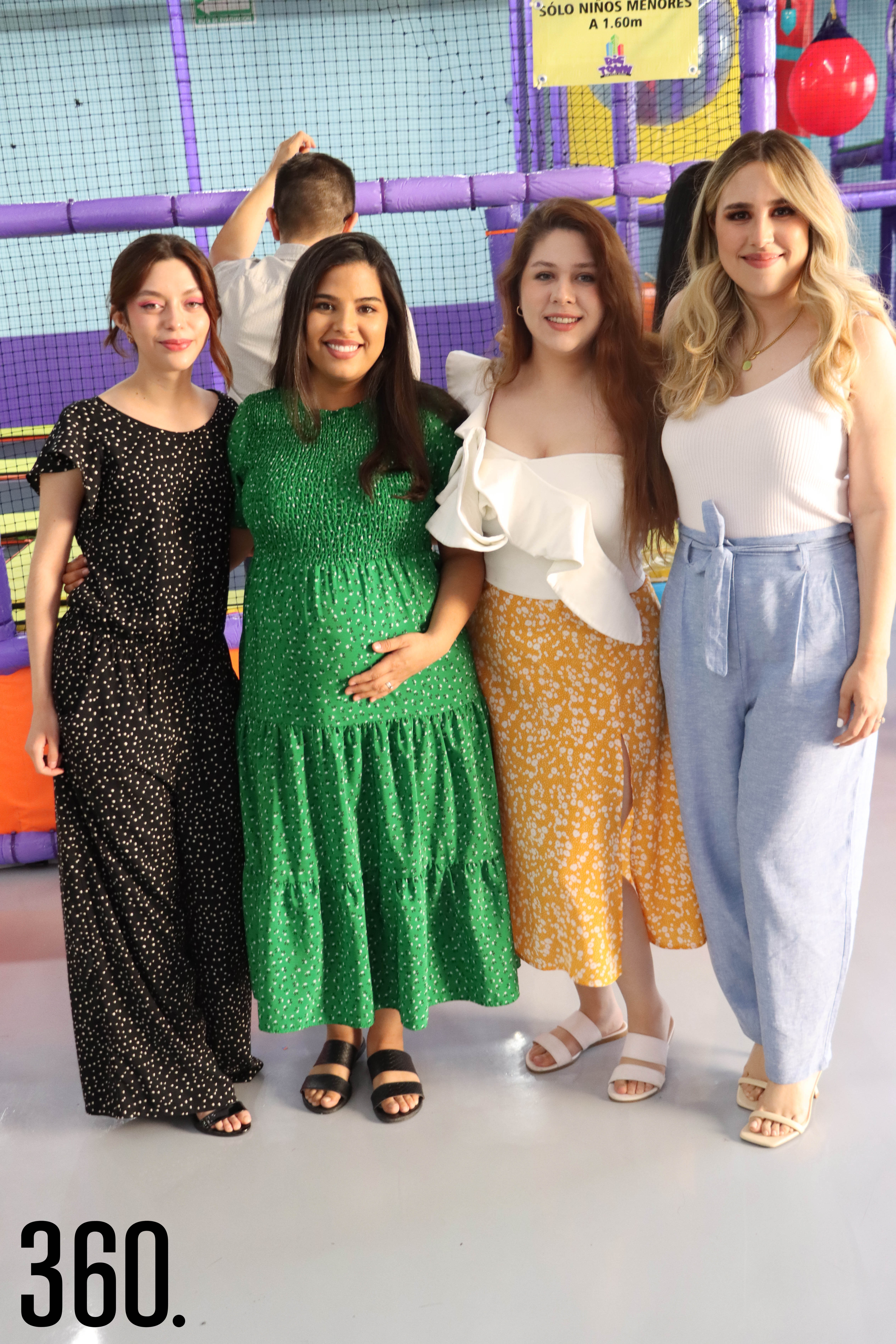 María Flores, Julia Flores, Andrea Reséndiz y Alejandra Flores.